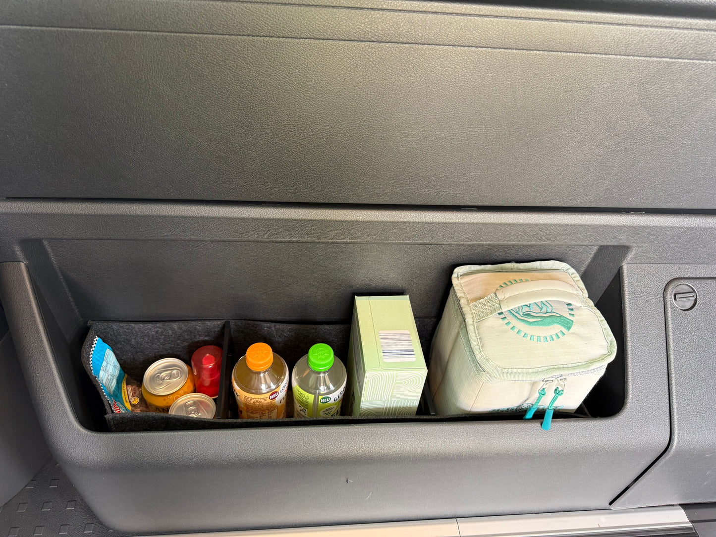 VW T6.1 Beach Filztasche für das Seitenfach in Anthrazit. >> Aufbewahrung für vieles für dein Bulli!