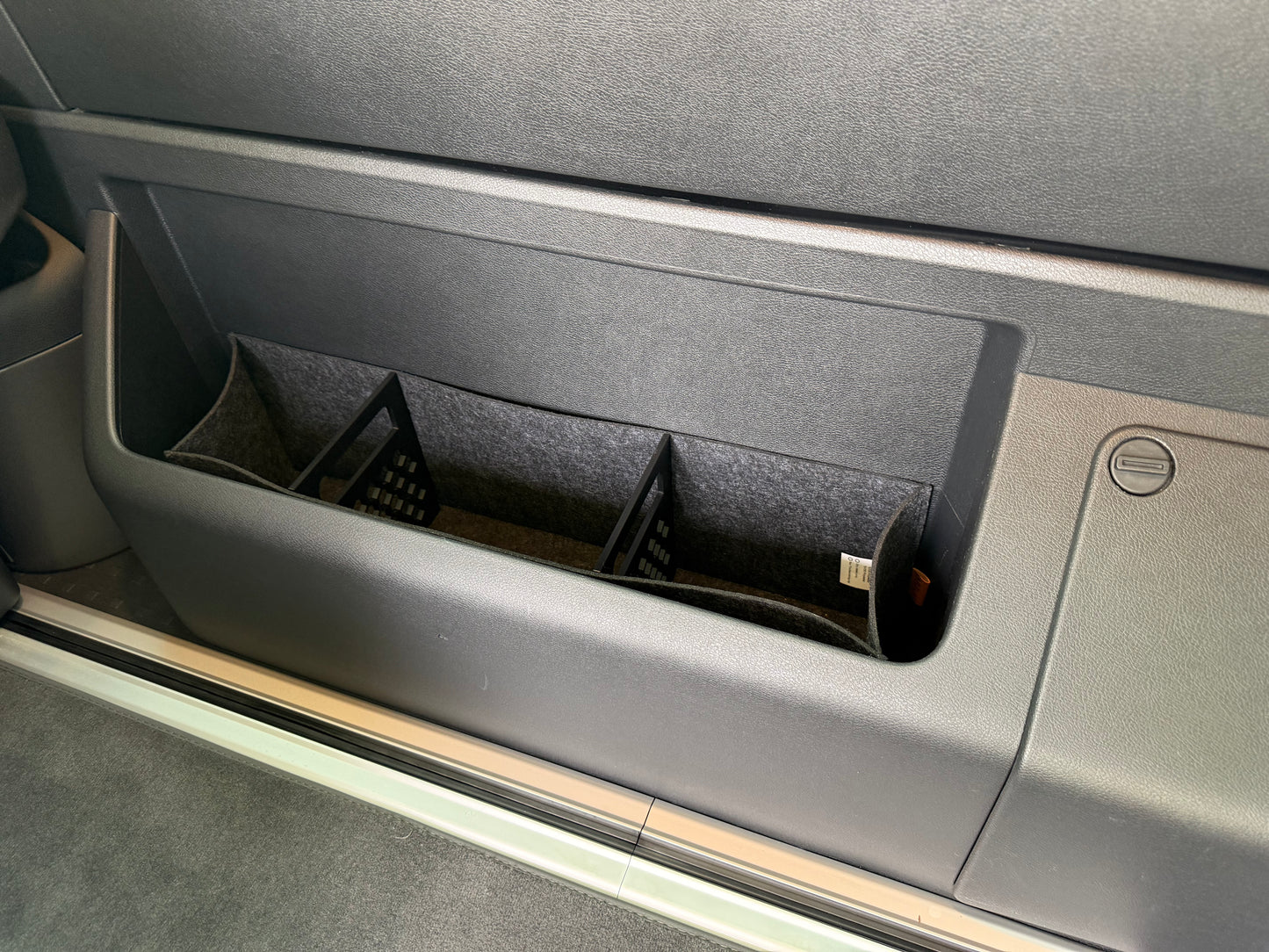 VW T6.1 Beach Filztasche für das Seitenfach in Anthrazit. >> Aufbewahrung für vieles für dein Bulli!