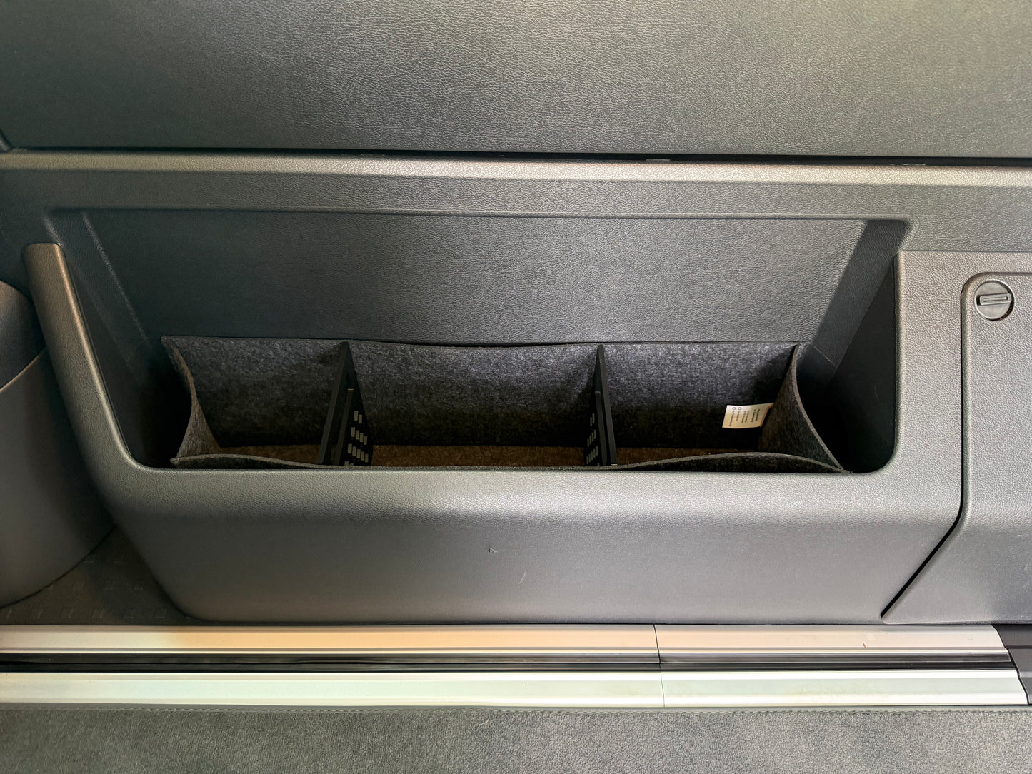 VW T6.1 Beach Filztasche für das Seitenfach in Anthrazit. >> Aufbewahrung für vieles für dein Bulli!