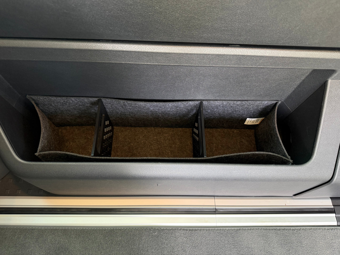 VW T6.1 Beach Filztasche für das Seitenfach in Anthrazit. >> Aufbewahrung für vieles für dein Bulli!