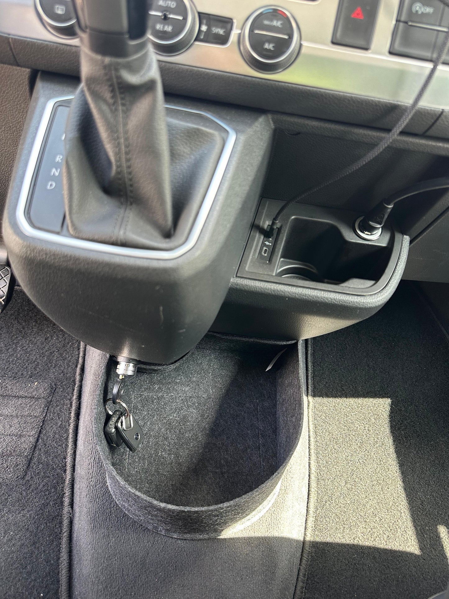 Vw T6.1 Bulli mit  BEARLOCK Cockpit Filztasche in Anthrazit für California Beach, Coast, Multivan >> Aufbewahrung für vieles "NEU"